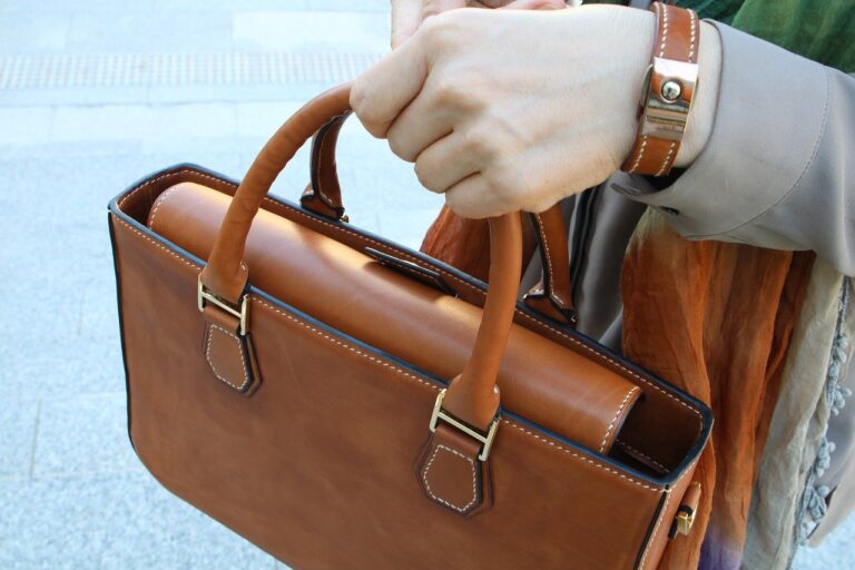 leather craft, handbags, hobby-3727996.jpg